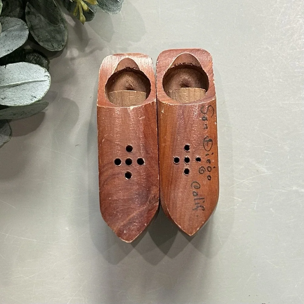 San Diego CA Collectible Dutch Wooden Shoes Clogs Salt Pepper Shaker W/Corks VTG